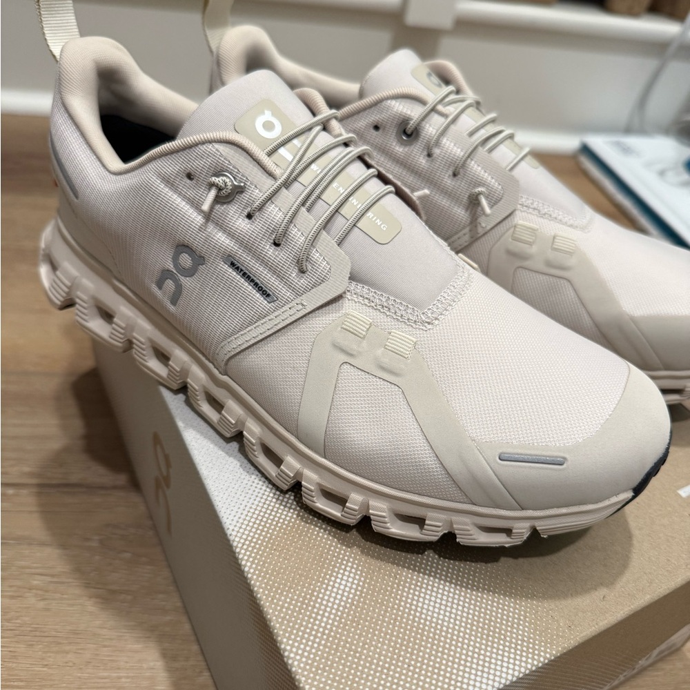 On Running women’s Cream Sneakers - Picture 11 of 12